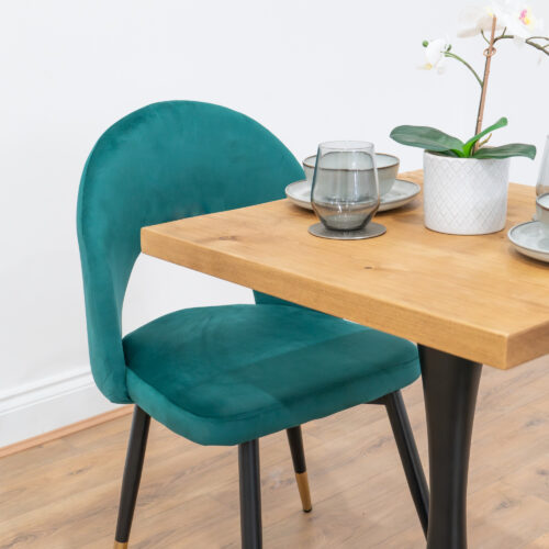 black-round-cafe-&-bistro-table-reclaimed-timber-style-4